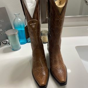 Ariat women’s Heritage D Toe boots